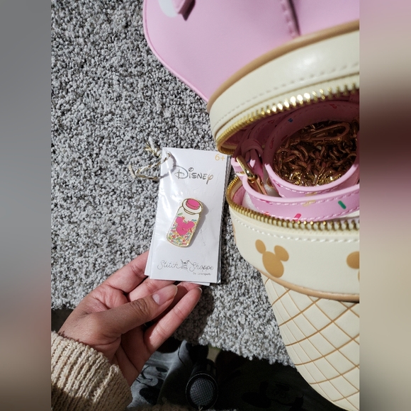 Stitch shoppe disney soft serve icecream crossbody bag - Picture 16 of 16